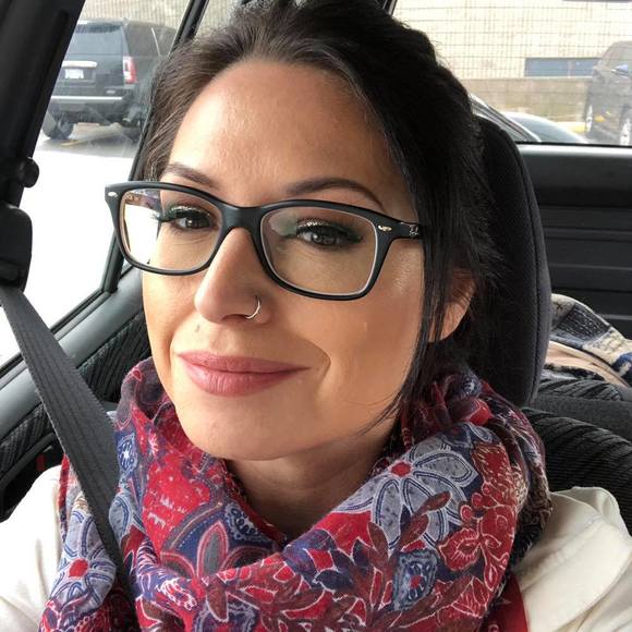 Meet your Posher, Ishkenikeyaa - Picture 1 of 1